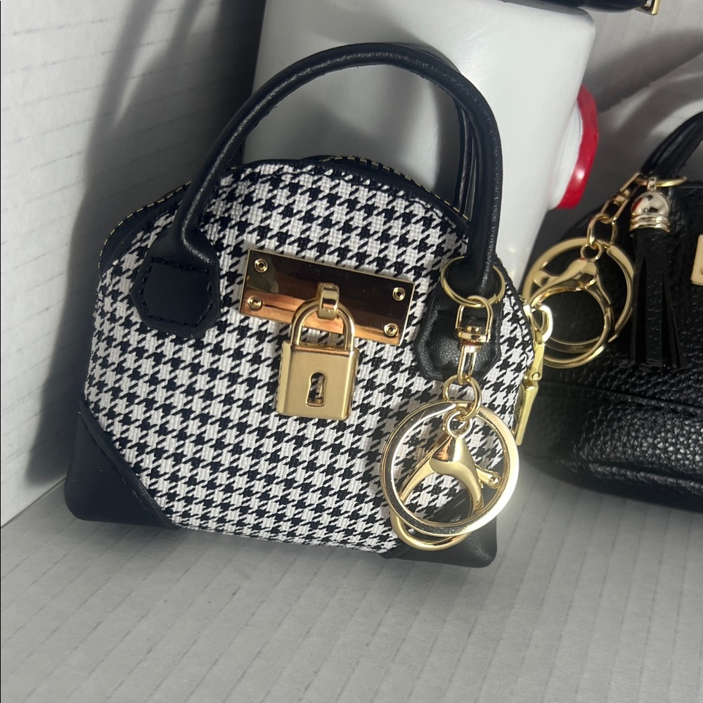 Elegant Black and Red Mini Bag with Gold Accents - Picture 3 of 8